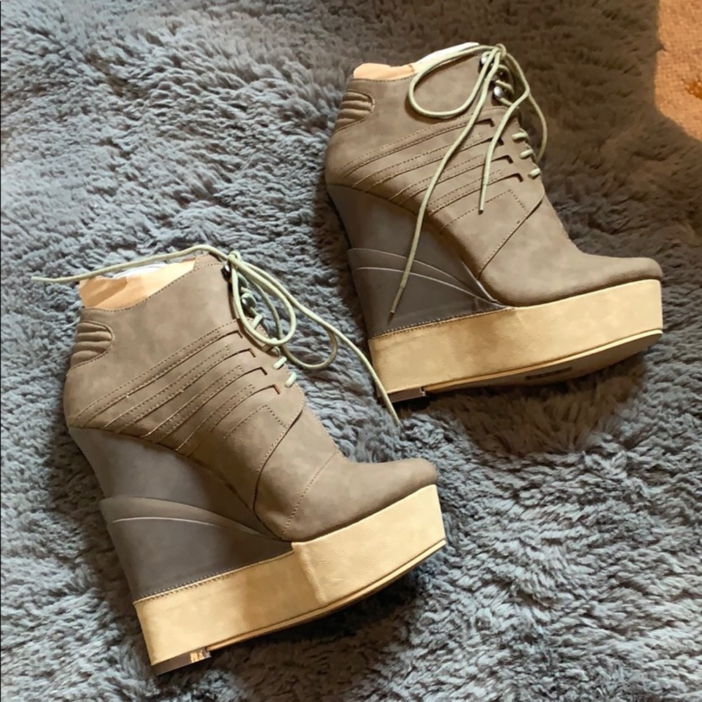 Michael Antonio Wedge Boots size 8